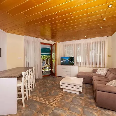 In 37749 Балатонмариафюрдё